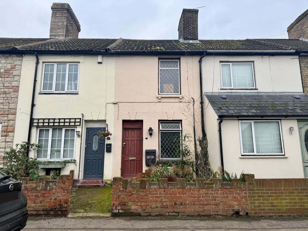 Lot: 137 - TWO-BEDROOM HOUSE FOR IMPROVEMENT - Terraced house